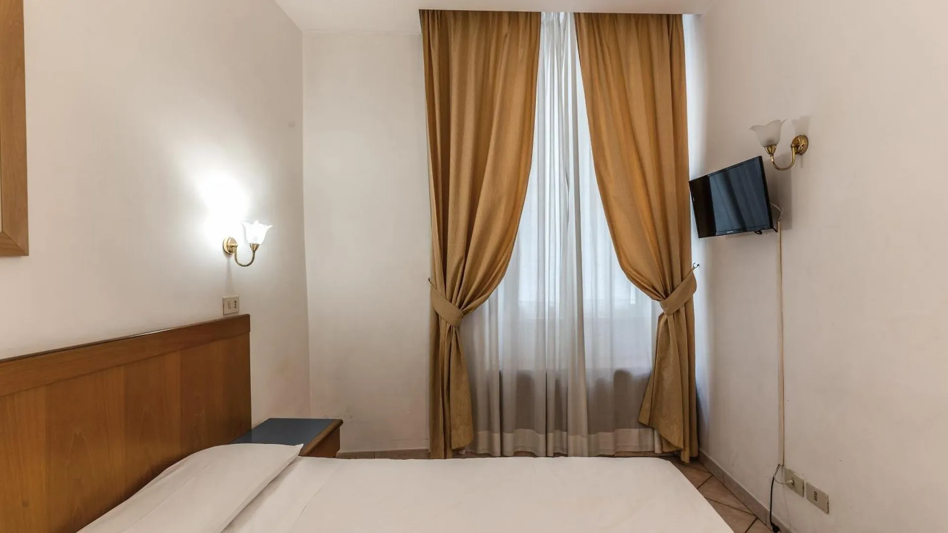 **  רומא Hotel Pomezia איטליה