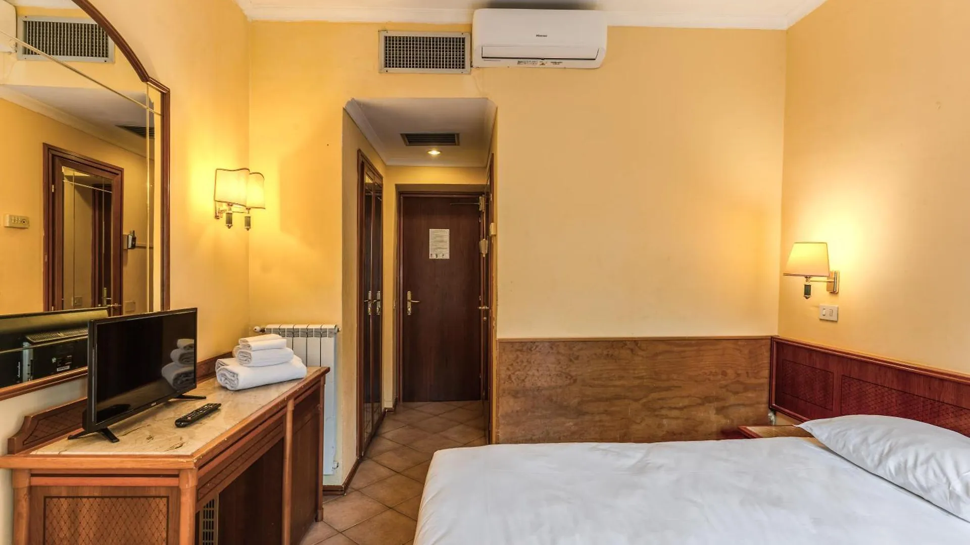 רומא Hotel Pomezia