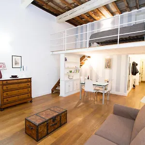  Apartment Charming Santa Croce Loft Italy